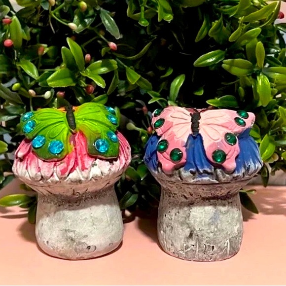🍄 CONCRETE BUTTERFLY MUSHROOM SET 🍄 - Picture 1 of 2